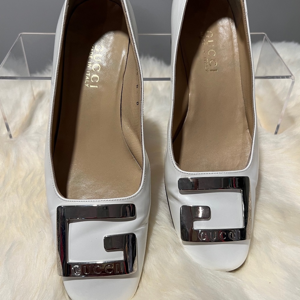 Women's Vintage White Gucci Pumps with Box